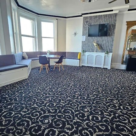 Oyo Marine Parade Hotel, Eastbourne Pier Екстериор снимка
