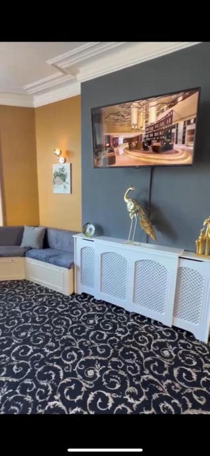 Oyo Marine Parade Hotel, Eastbourne Pier Екстериор снимка