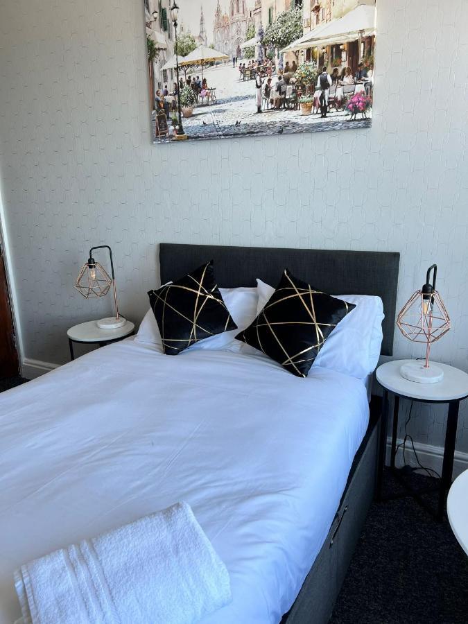 Oyo Marine Parade Hotel, Eastbourne Pier Екстериор снимка