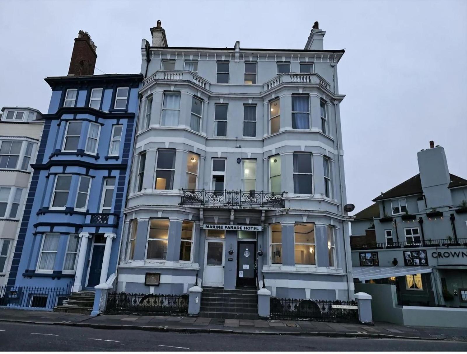 Oyo Marine Parade Hotel, Eastbourne Pier Екстериор снимка