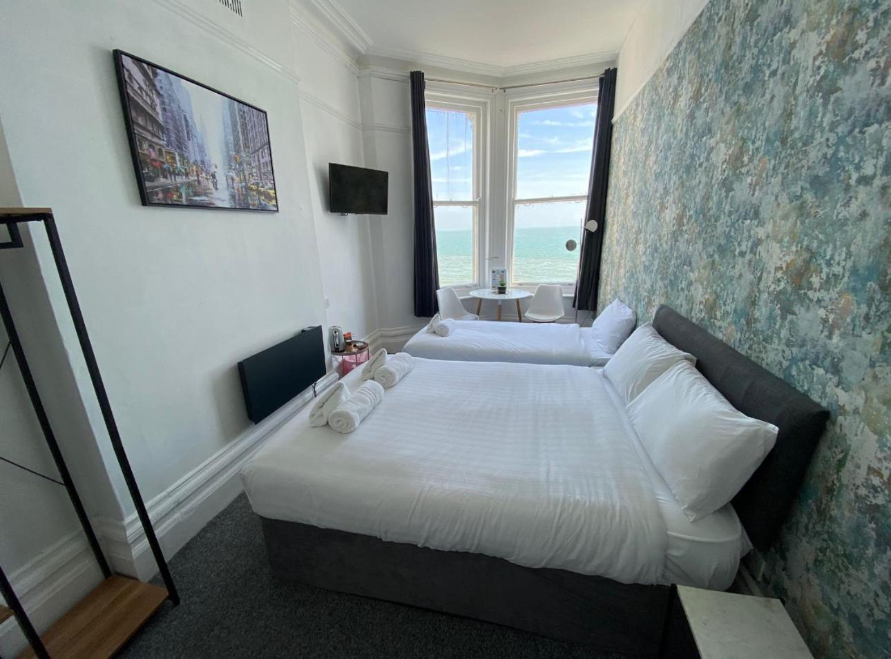 Oyo Marine Parade Hotel, Eastbourne Pier Екстериор снимка